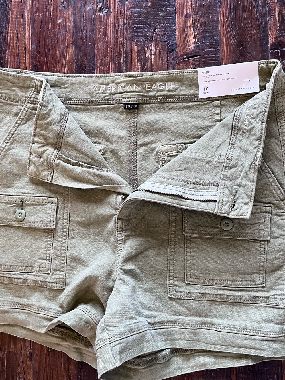 American Eagle Highest Rise 90's Utility Boyfriend Short Olive Green Sz 10 NWT - Picture 2 of 12